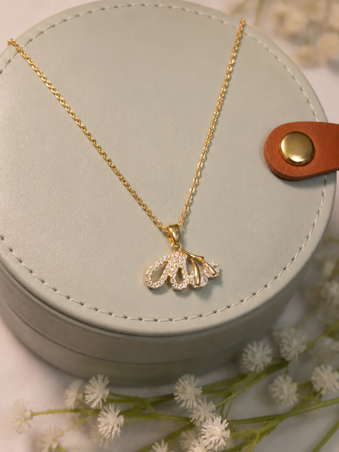 Radiant Shell Crystal Pendant