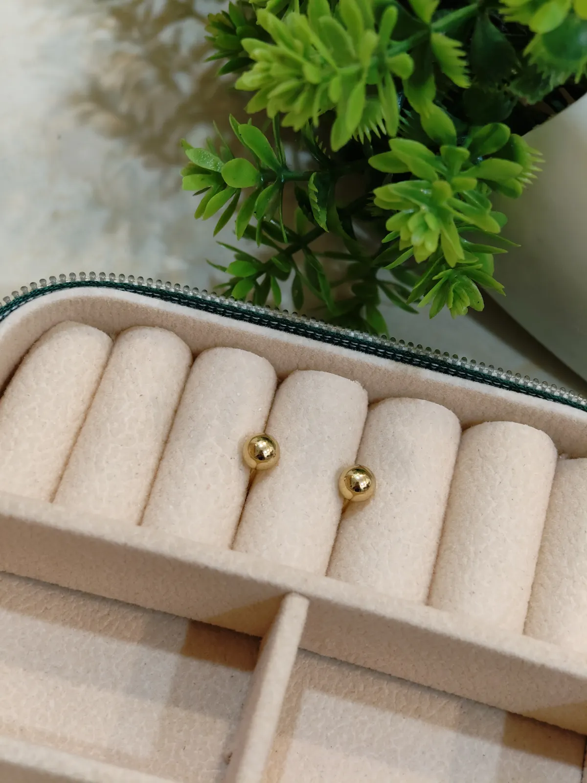 gold stud 1