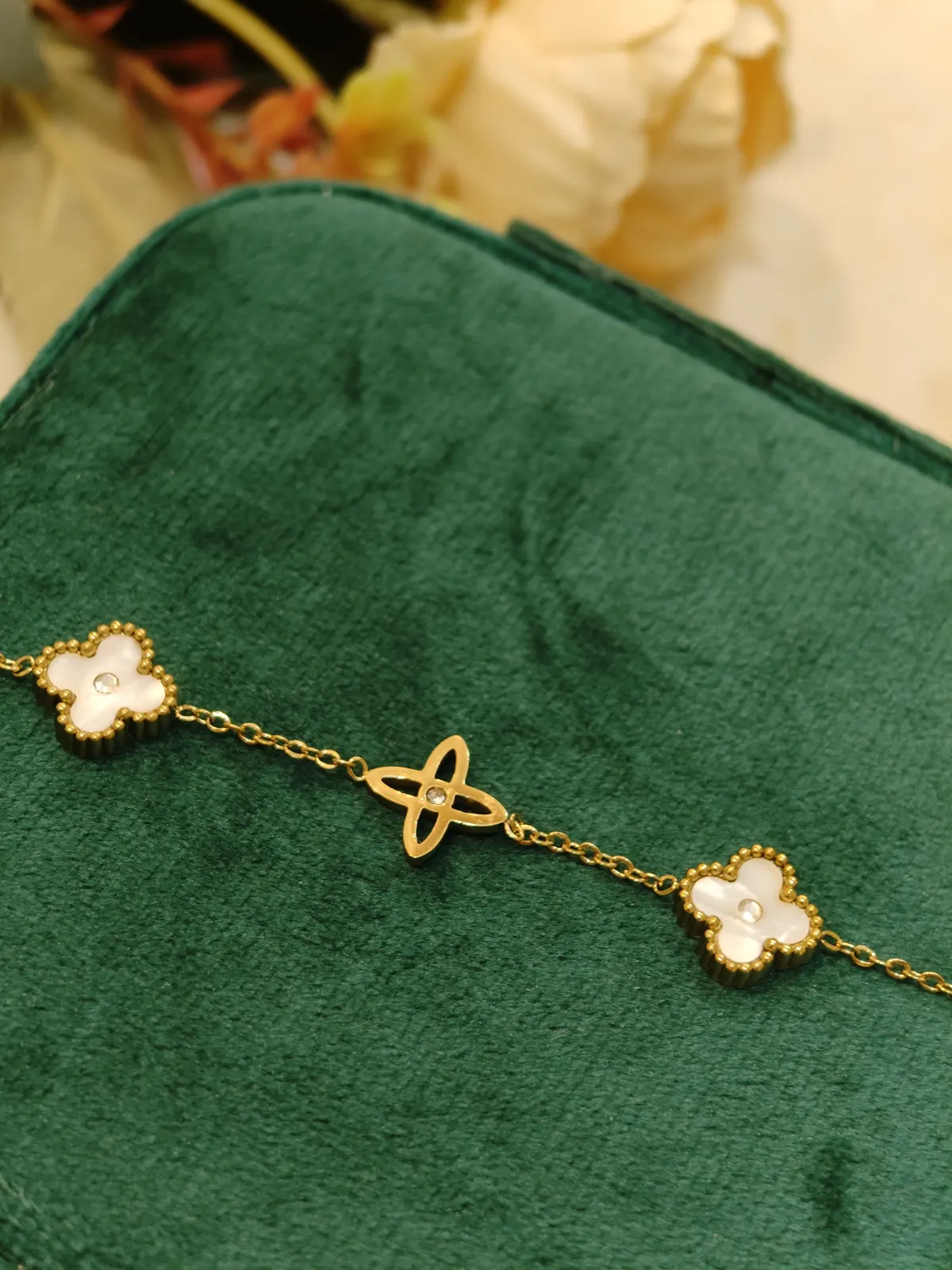 Clover stone Bracelet