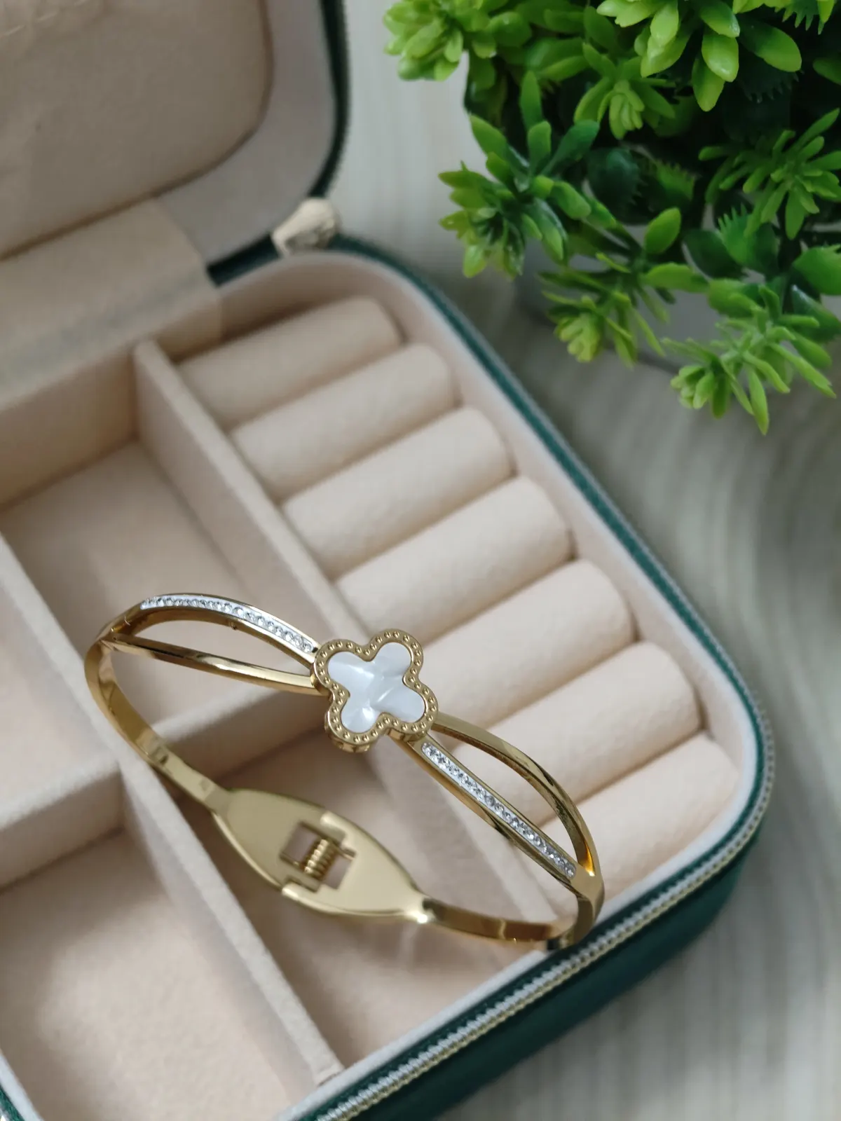 Lucky clover stone Bangle