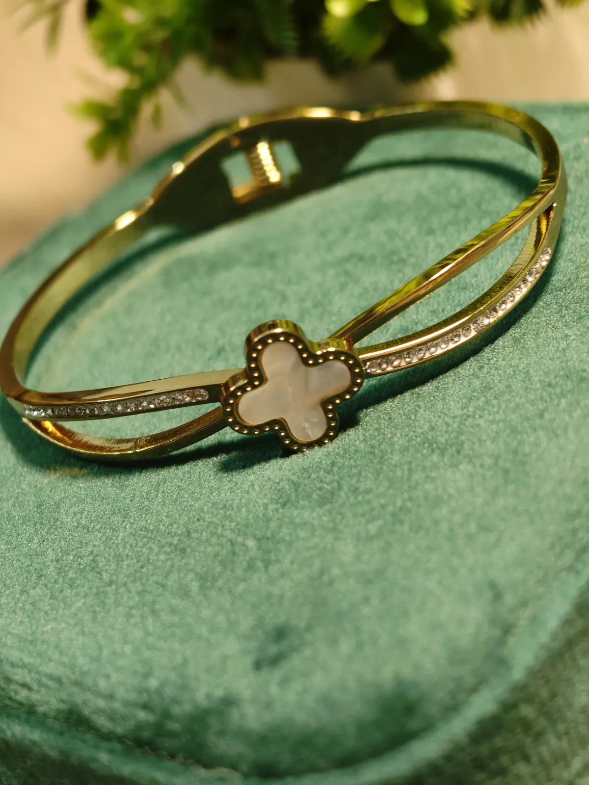 Lucky clover stone Bangle