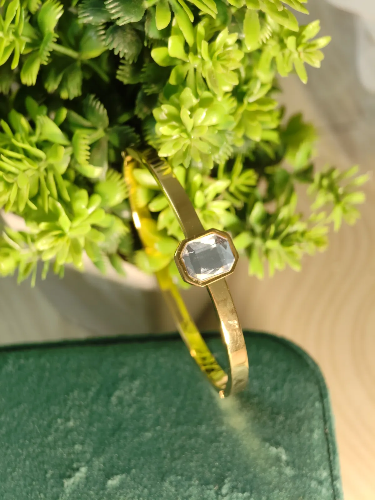 Single crystal stone Bangle