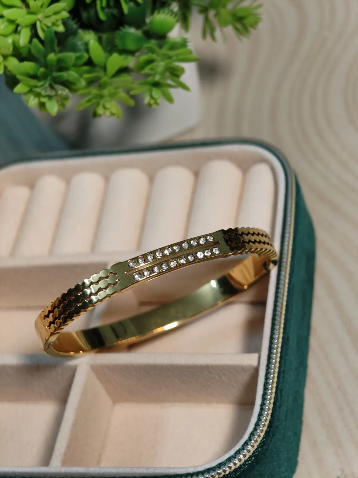 Double layer stone themed Bangle