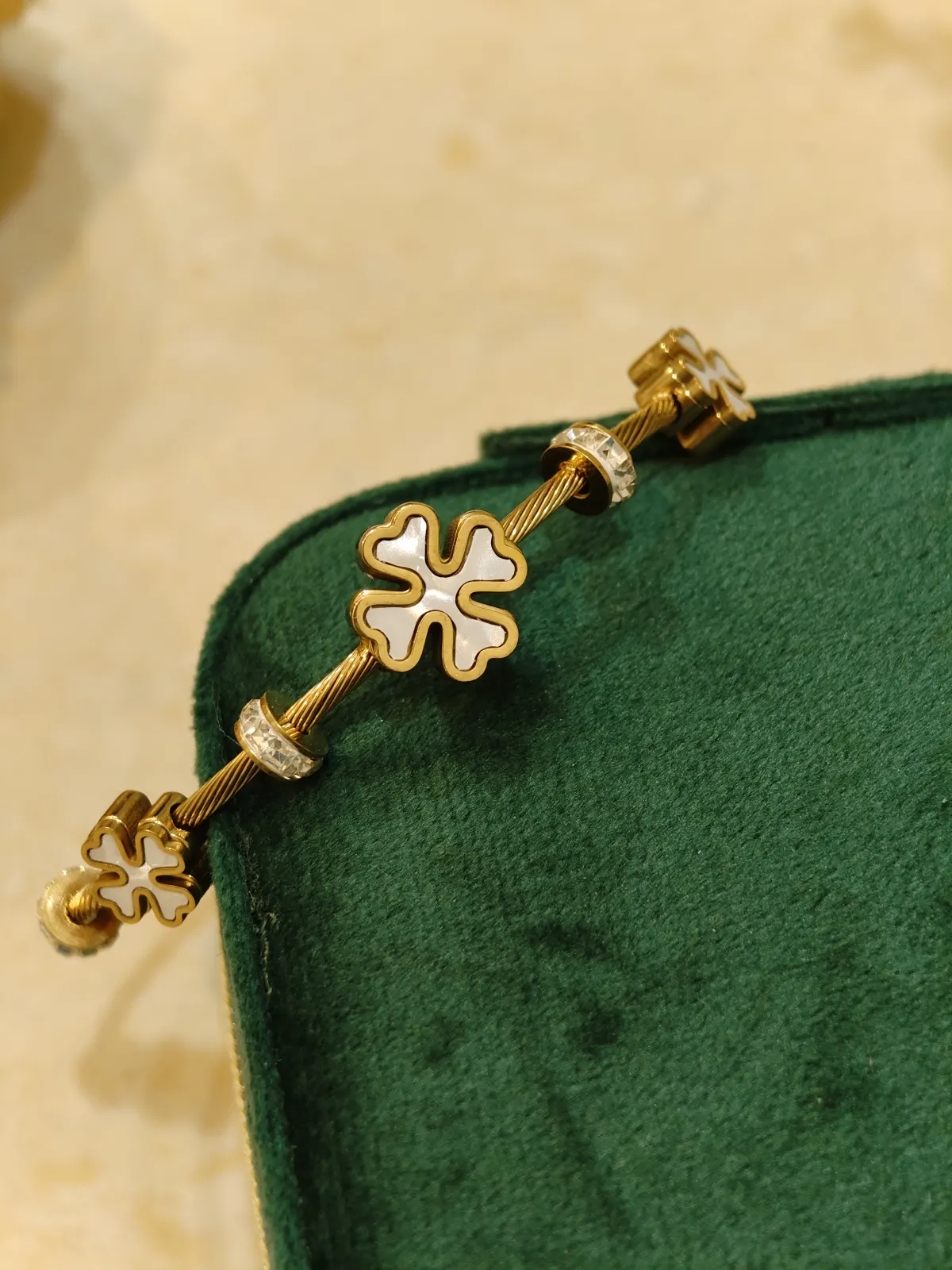 white clover lucky Bangle