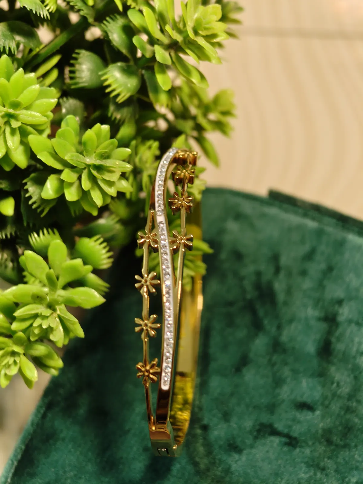 Dual Band Gold starbust floral Bangle