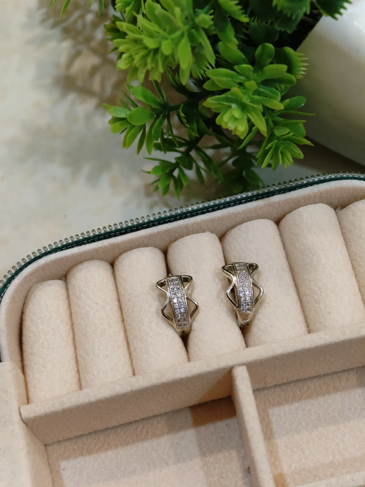 silver hoop cubic zirconia