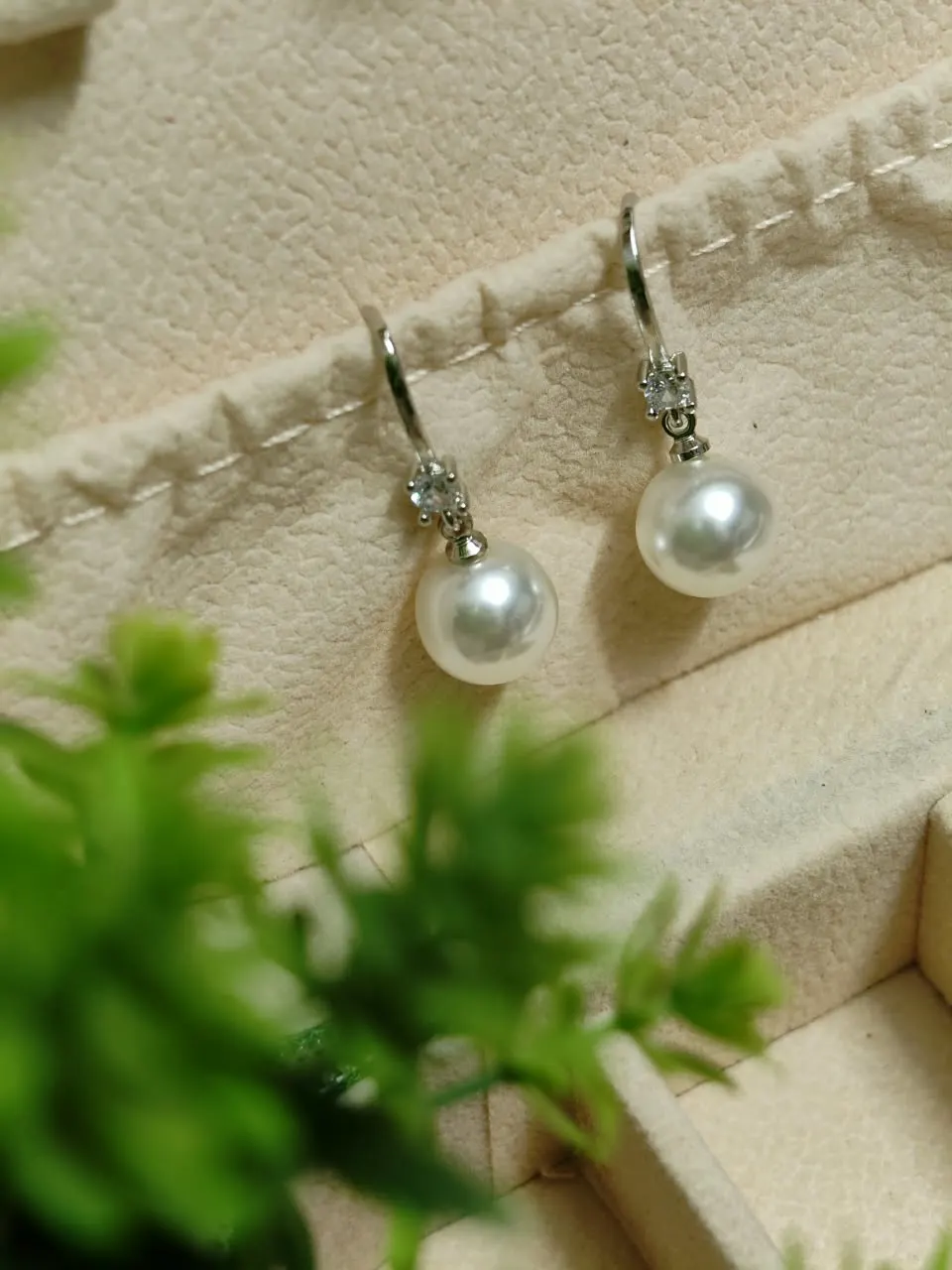Pearl stone hook earrings