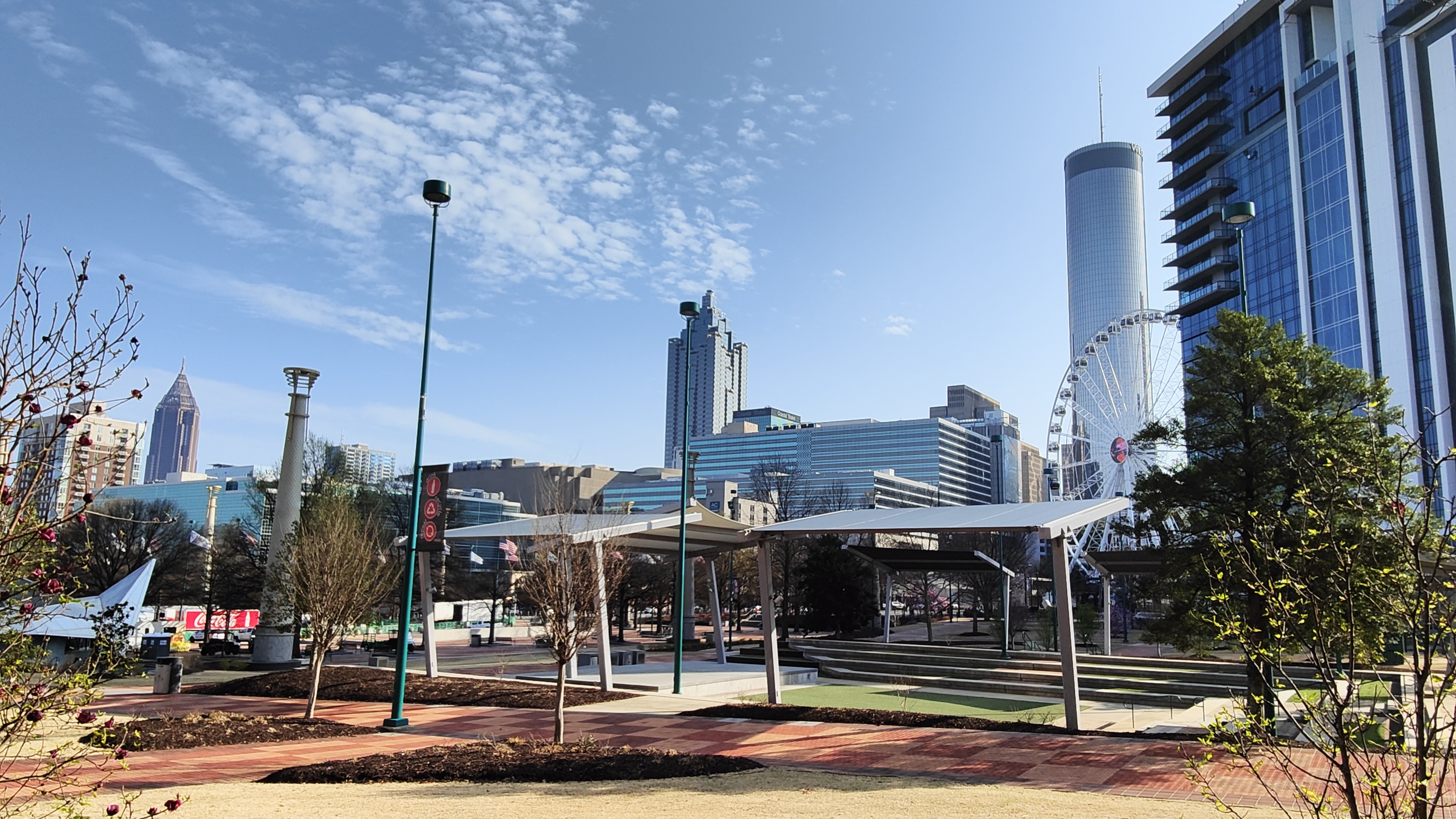 Centennial Olympic Park, la noria SkyView y el skyline de Atlanta
