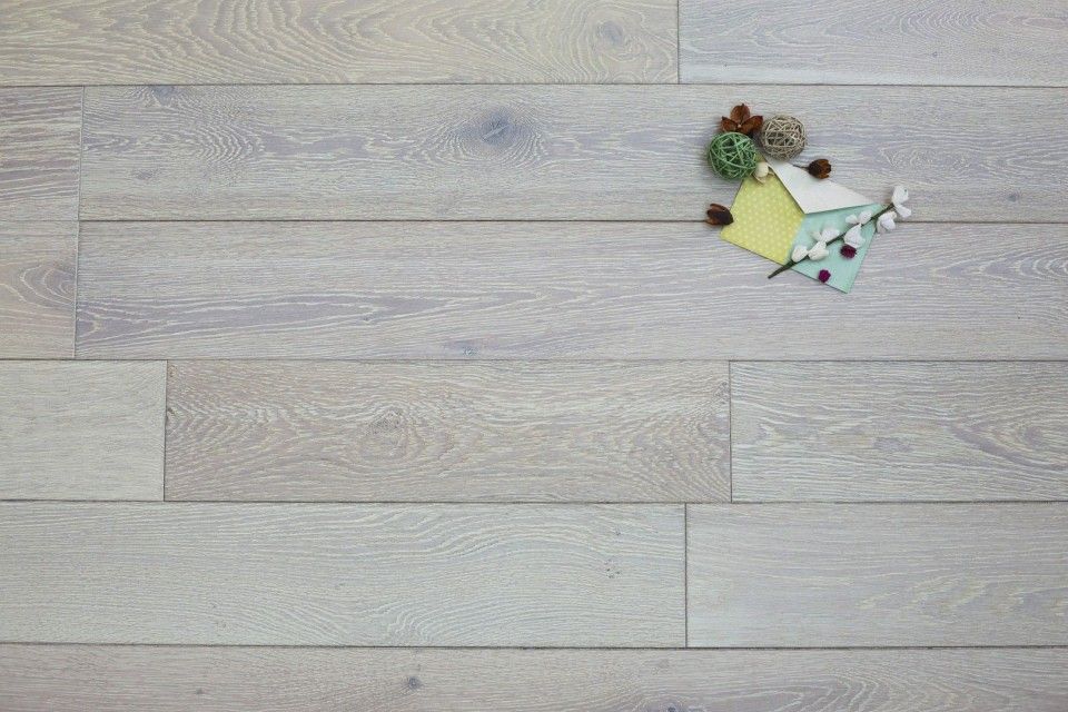 White Wash Engineered Flooring Both Stylish And Inexpensive