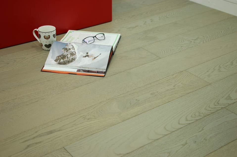 Honey Oak Flooring The Latest Craze For Cosier Rooms Wood And If You Re Looking To Create A Cosier Lounge Or Bedroom But Still Want Light Feeling Your Room This Really Natural Engineered Oak Floor That S