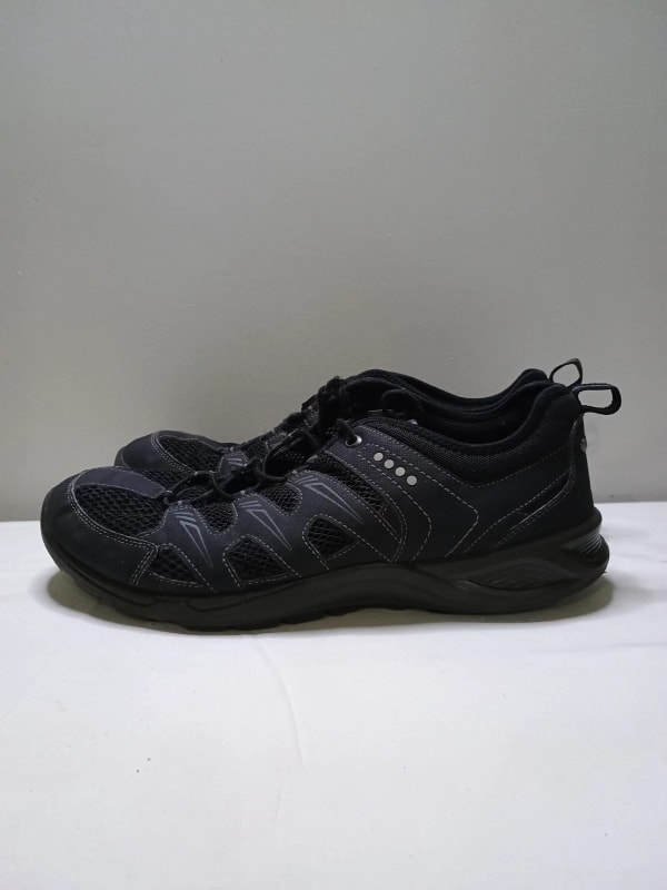 ECCO Skechers 