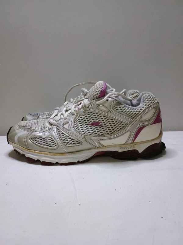 Retro Y2K Metallic Tech Running Shoes - Silver / Hot Pink