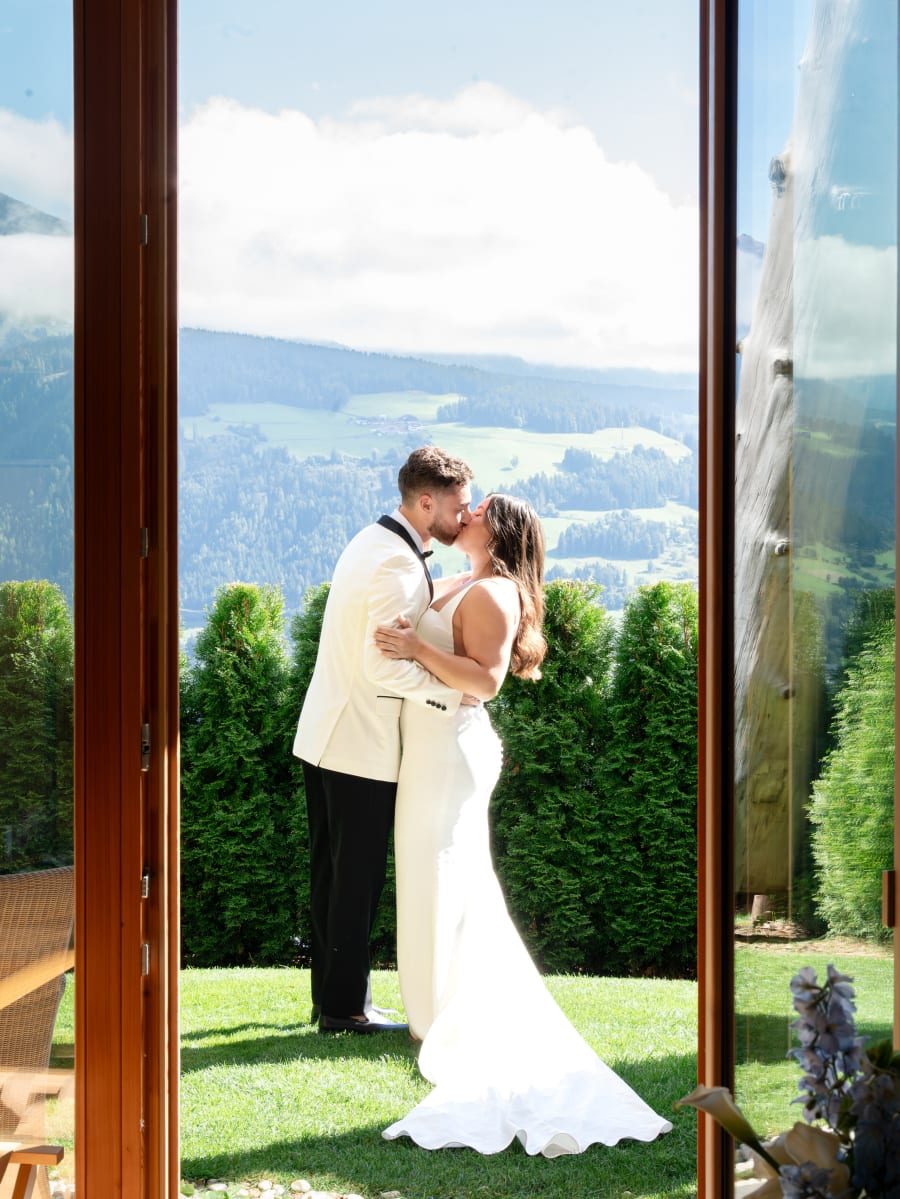 Taylor & Tyler — first look, frame 52