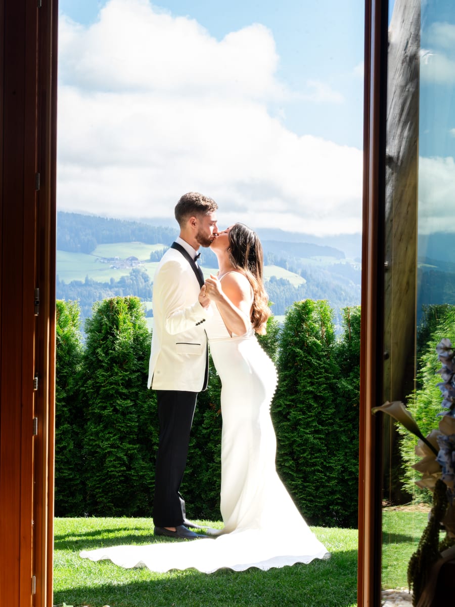 Taylor & Tyler — first look, frame 68