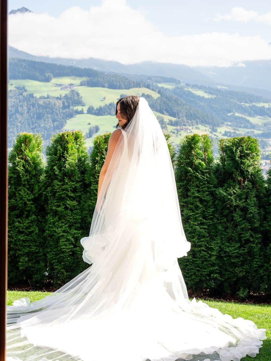 Taylor & Tyler — first look, frame 135