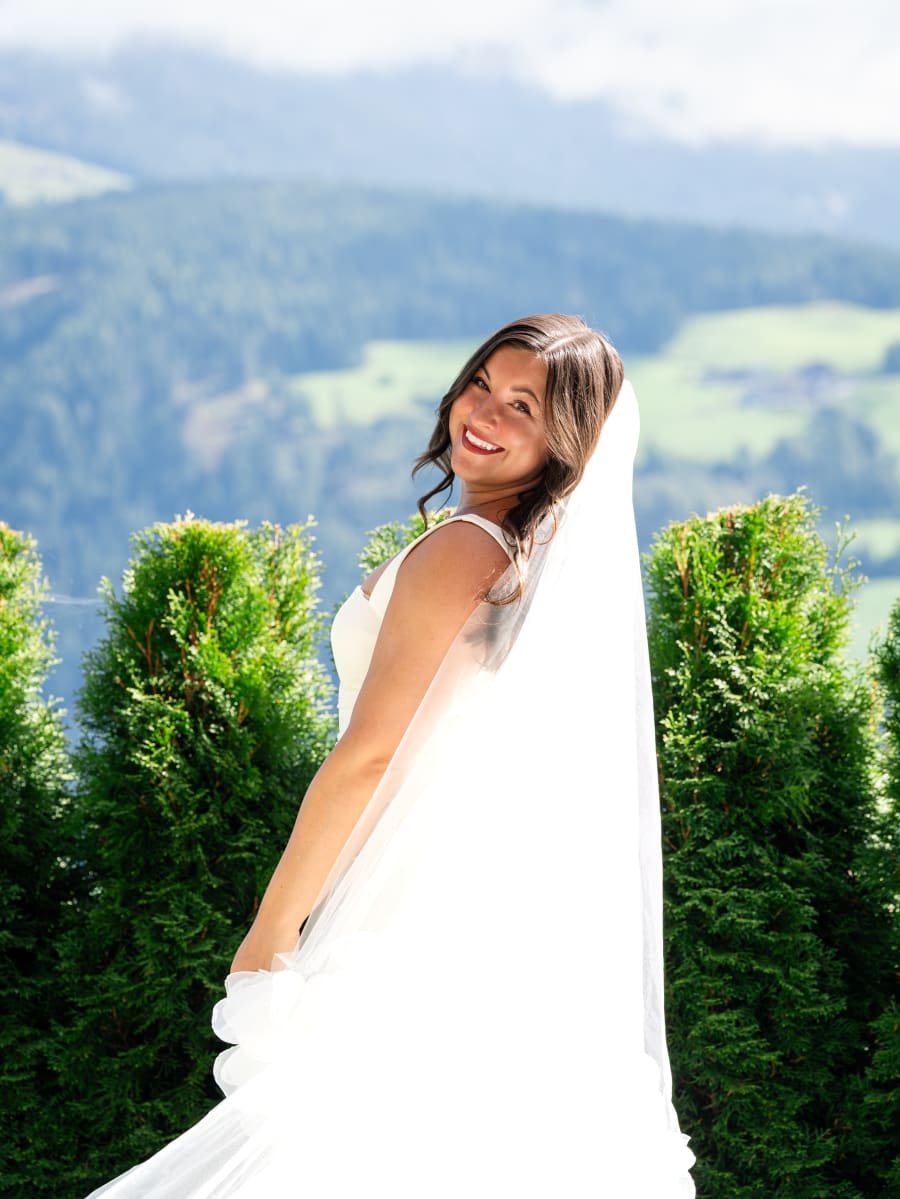 Taylor & Tyler — first look, frame 173