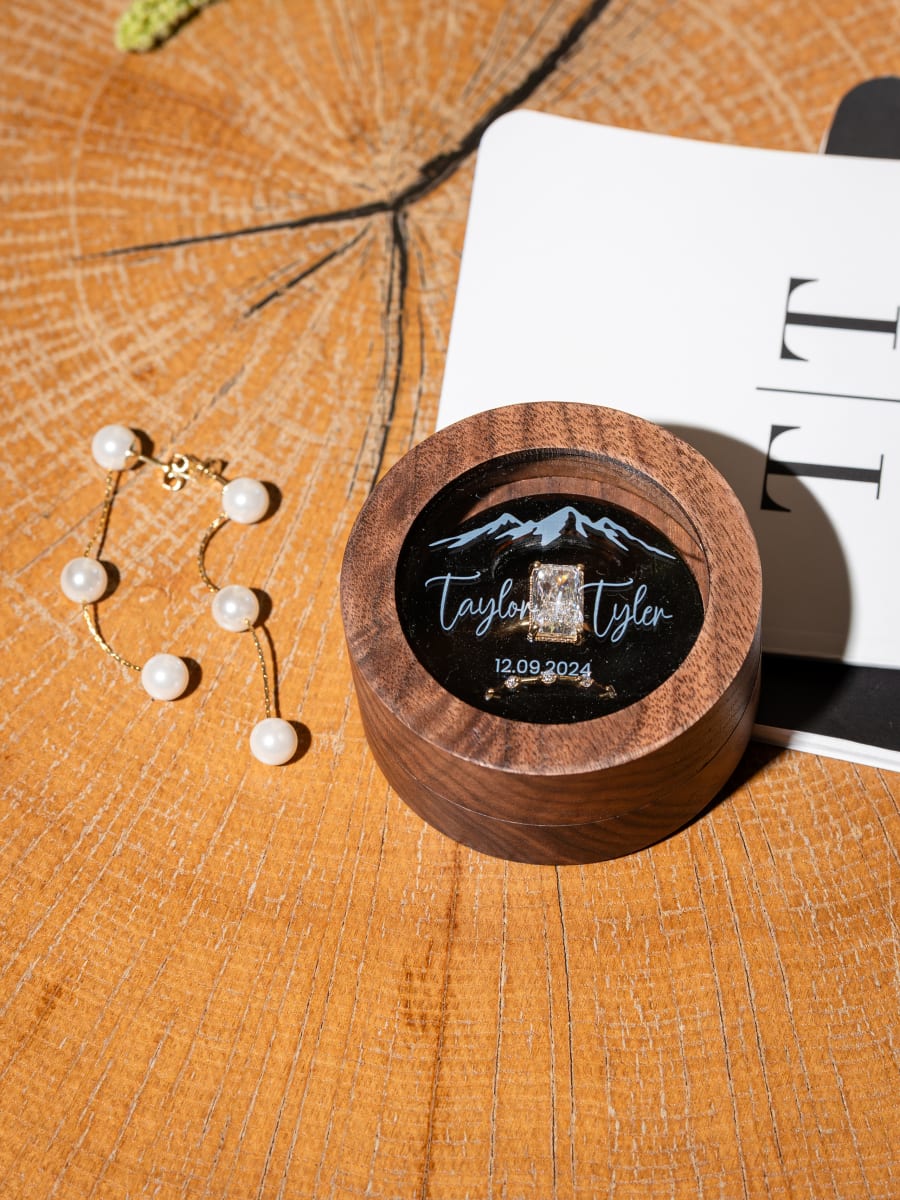 Taylor & Tyler — first look, frame 179