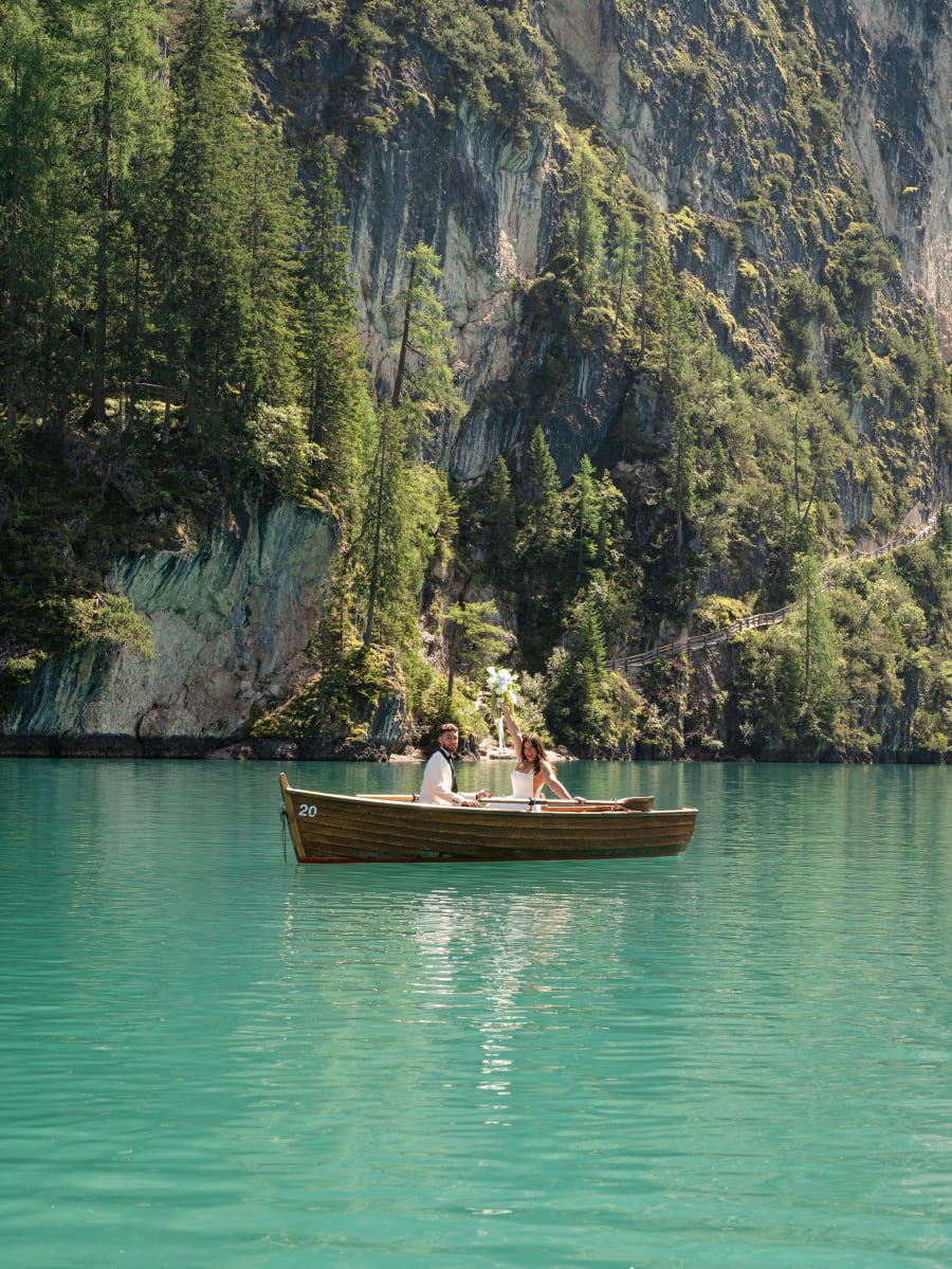 Taylor & Tyler — Lago di Braies, frame 31