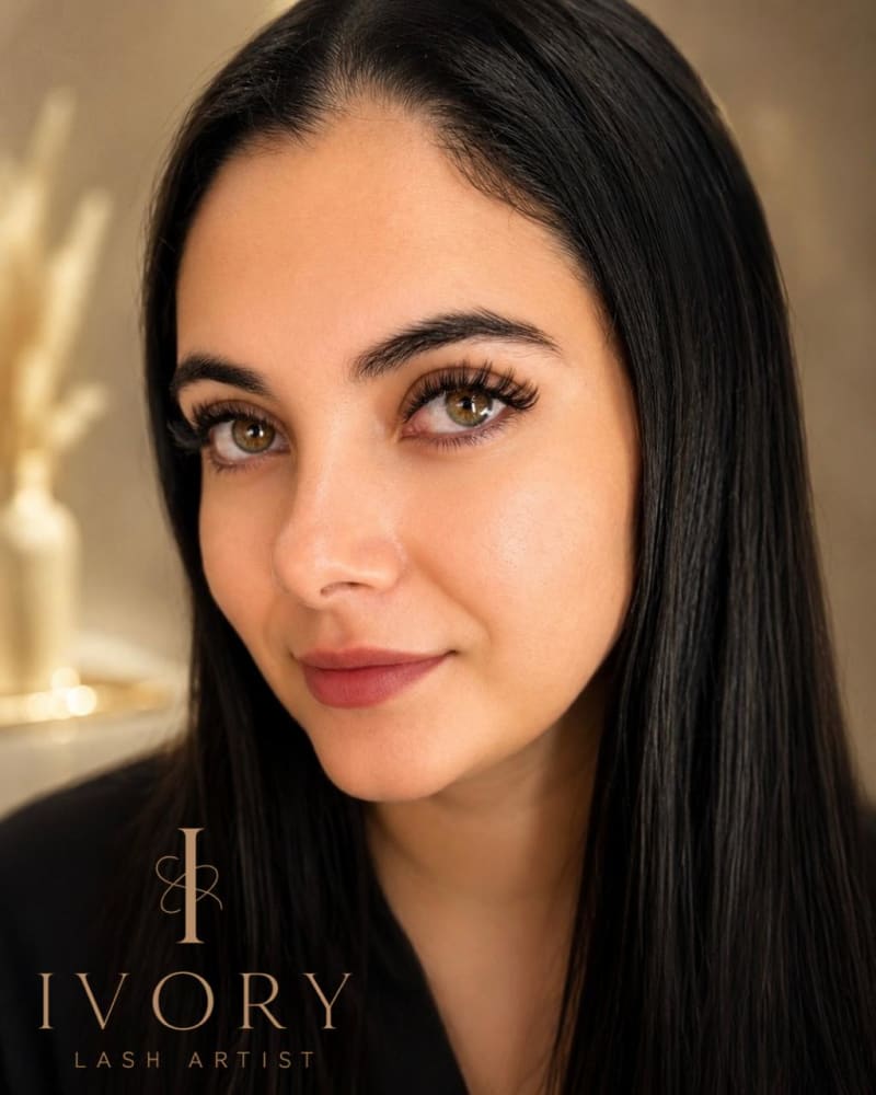 Trabajo de extensiones de pestañas en Ivory Studio