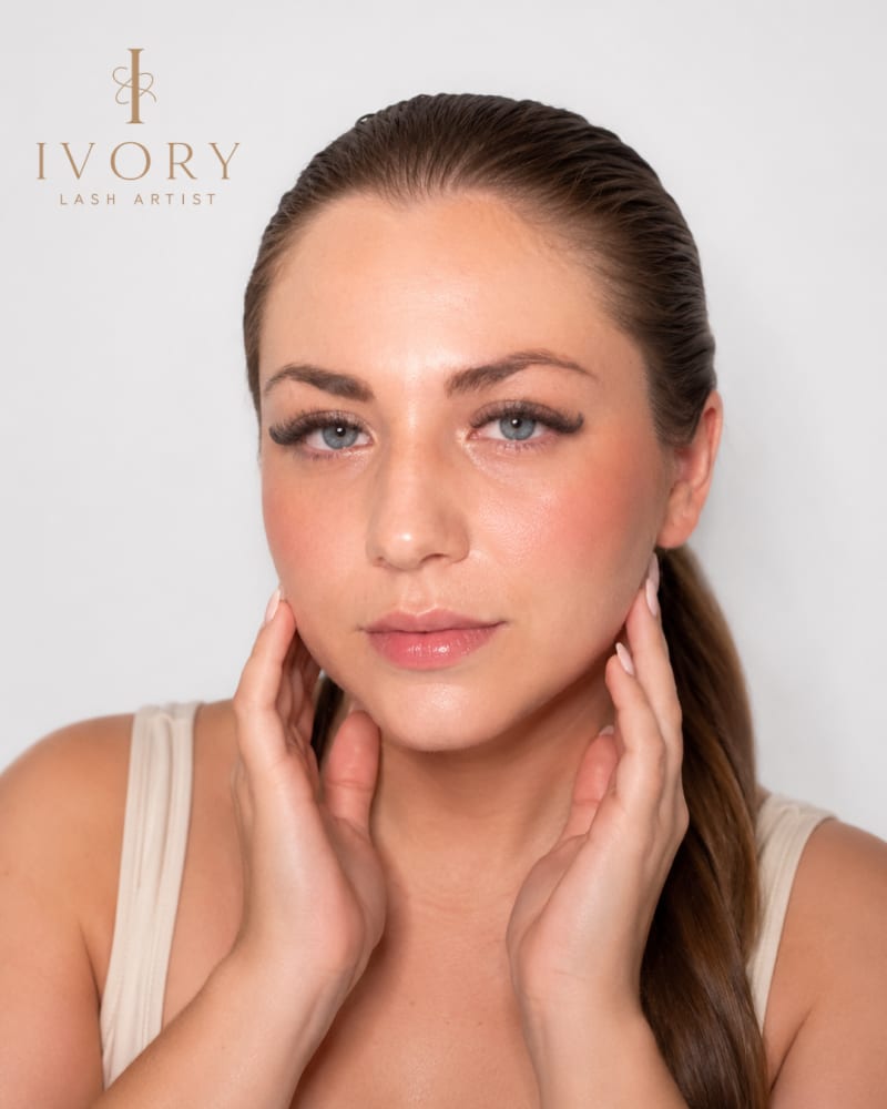 Trabajo de extensiones de pestañas en Ivory Studio