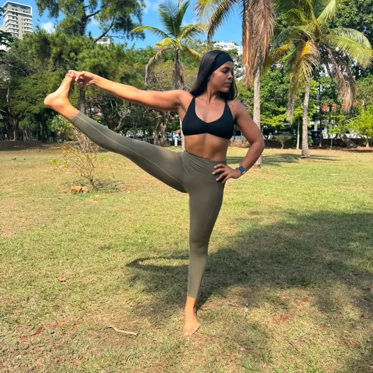 Ania  Taveras