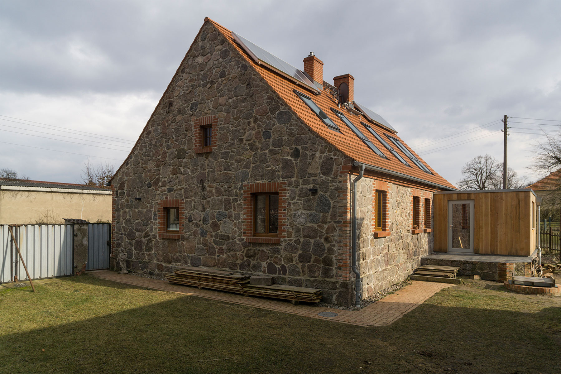 Feldsteinhaus Holzrahmenbau