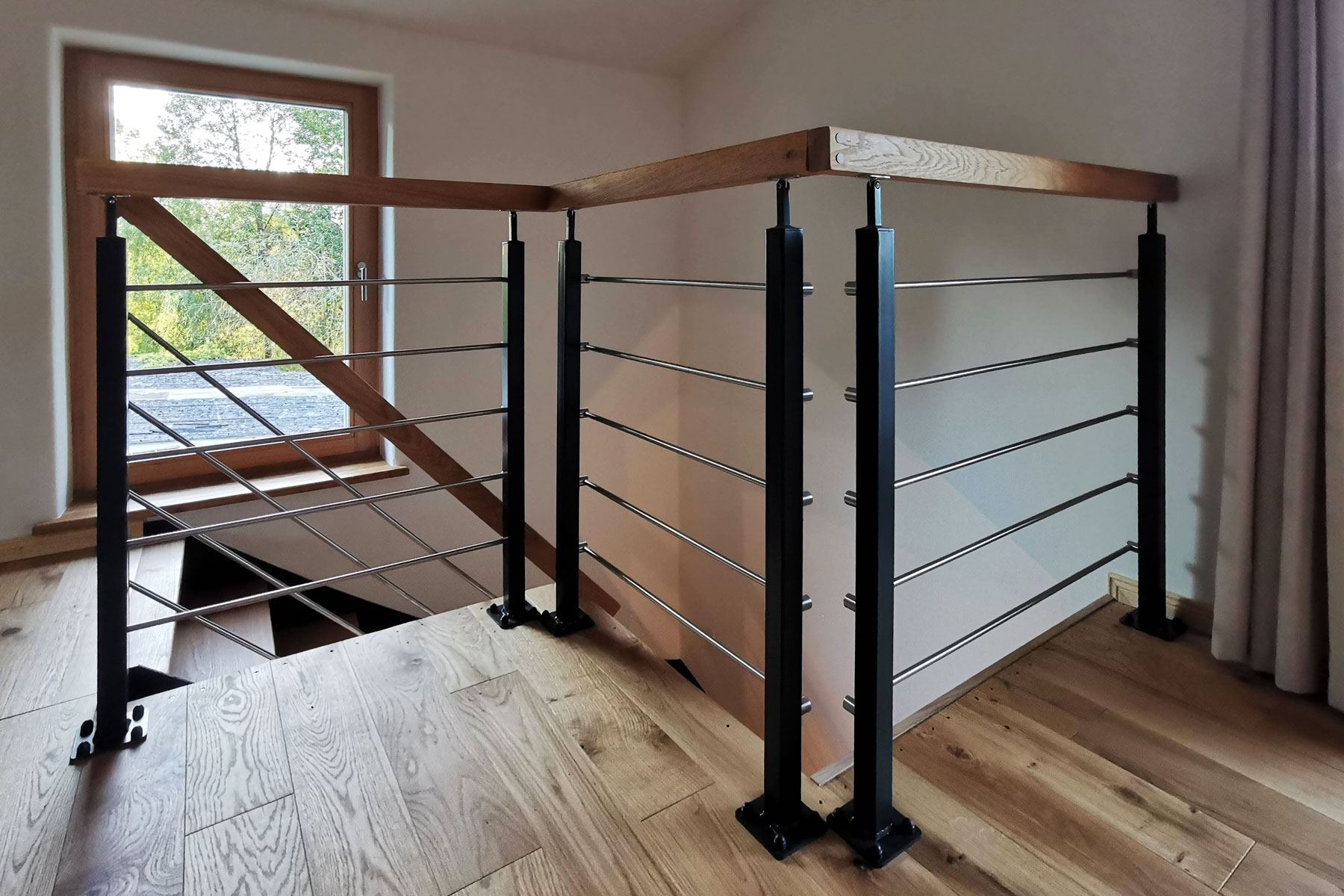 Stahlgeländer mit Handlauf Holz