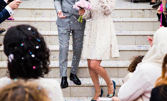 Pengantin Menuruni Tangga Pengantin Menuruni Tangga