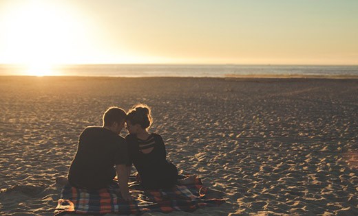 Dua Pasangan Di Pantai Dua Pasangan Di Pantai