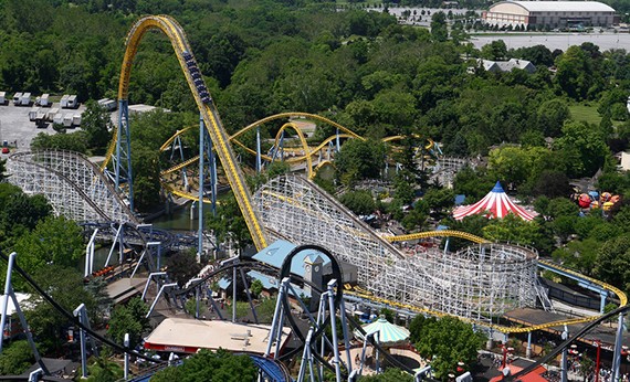 Roller Coaster Skyrush di Amerika Serikat