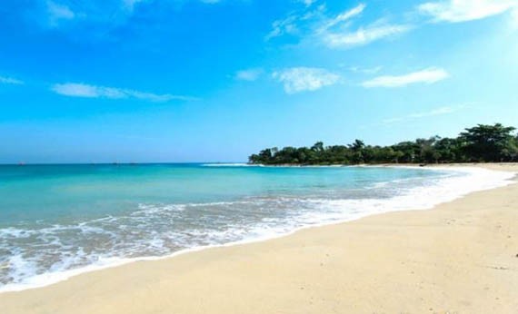 Pantai di Tanjung Lesung