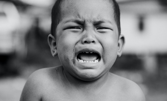 Anak kecil menangis