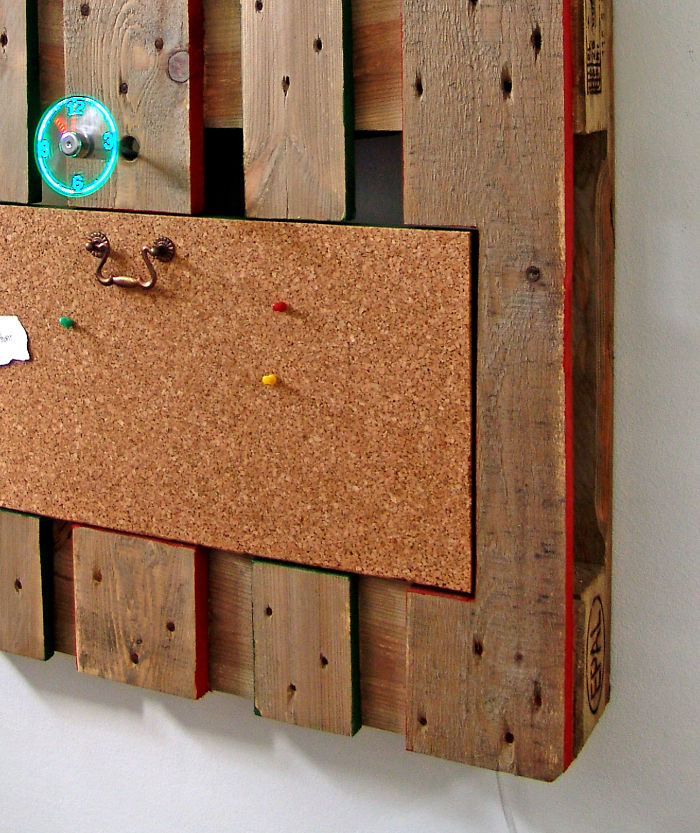 Hiasan dinding dari pallet