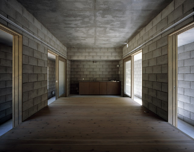 Silent House by Takao Shiotsuka