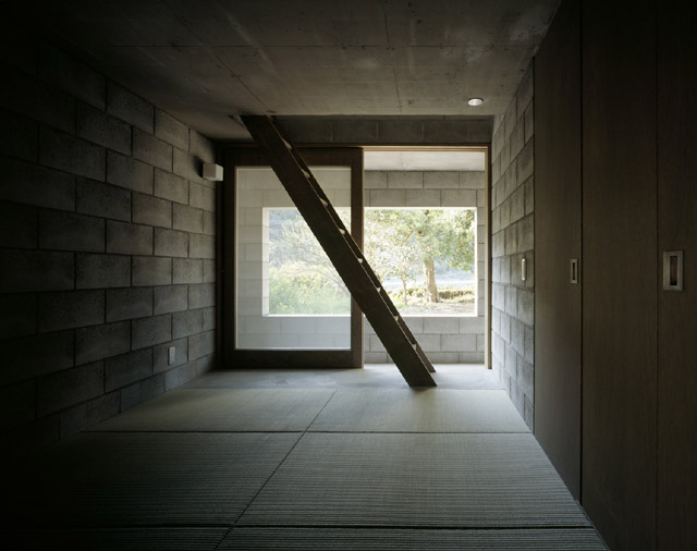 Silent House by Takao Shiotsuka