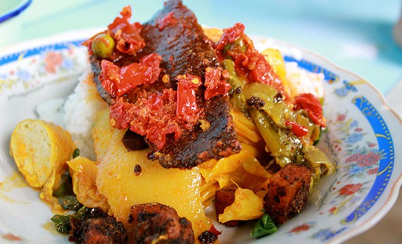 Nasi Kapau Makanan Khas Sumatera Barat