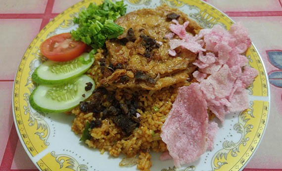 Makanan Nasi Goreng Padang dari Sumatera Barat