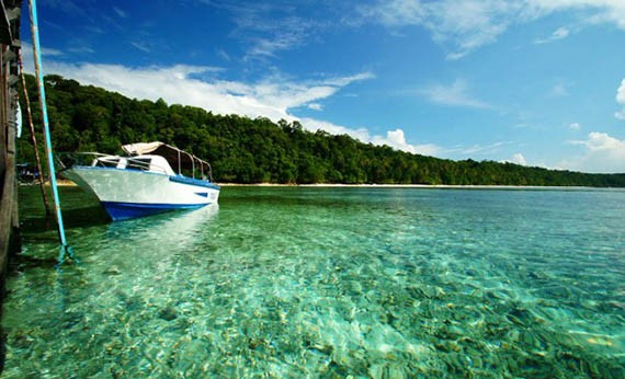 Danau Kakaban di Kalimantan Timur, Indonesia