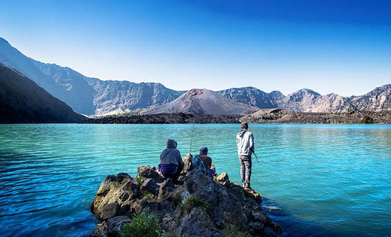 Danau Segara Anak di Nusa Tenggara Barat, Indonesia