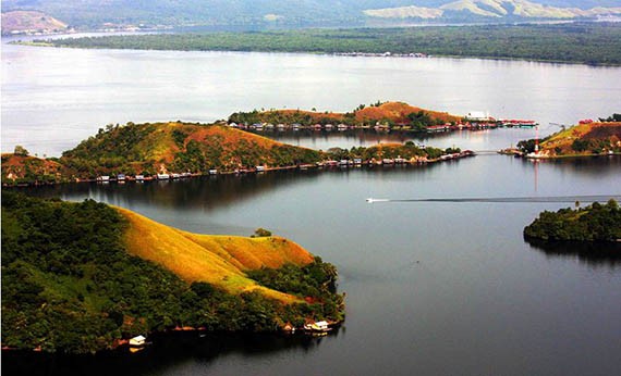Danau Sentani di Papua, Indonesia