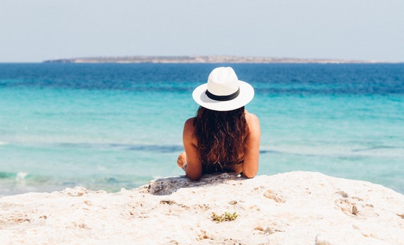 Woman with white hat in beach