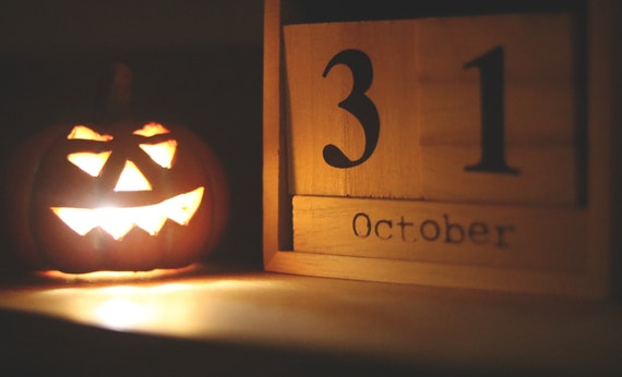 Labu halloween disamping kalender