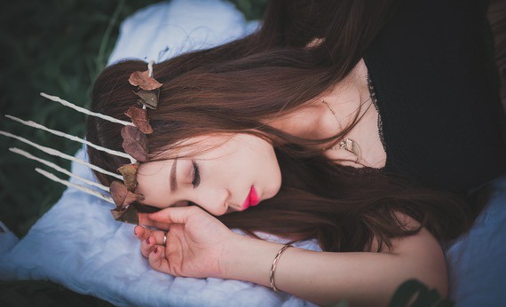 Wanita sedang tidur