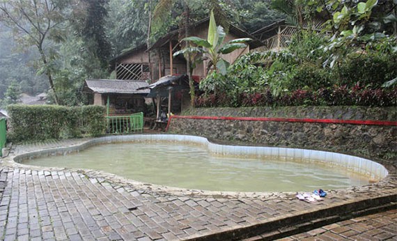 Wisata Air Panas Ciparay