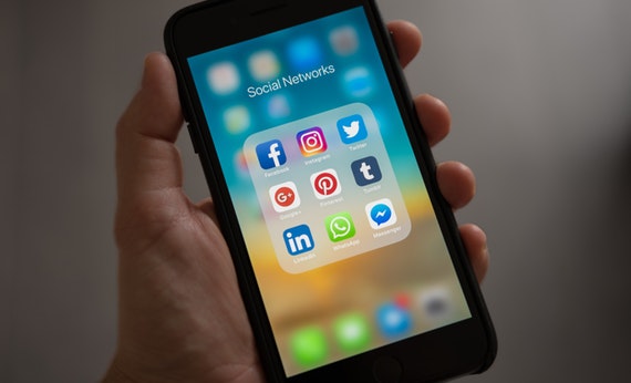 Sosial media di smartphone