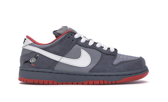Sneakers termahal di dunia Nike Dunk SB Low Staple NYC Pigeon
