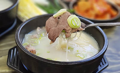 Seolleongtang Makanan Korea