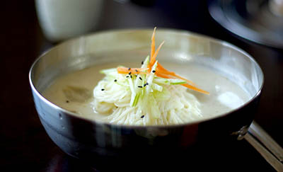 Kongguksu Mie Kaldu Susu Khas Korea