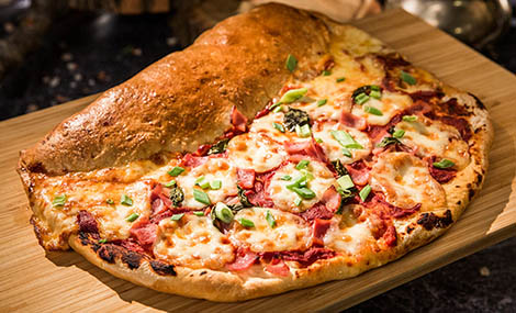 Makanan Italia bernama Calzone Pizza