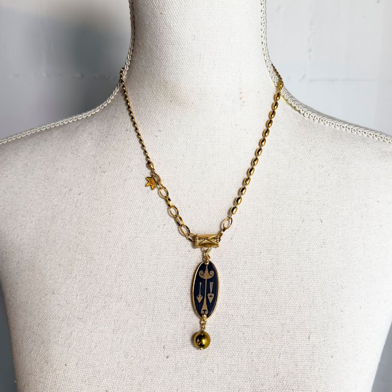 Arrow Pendant Black | Gem Kingdom | Wolf & Badger